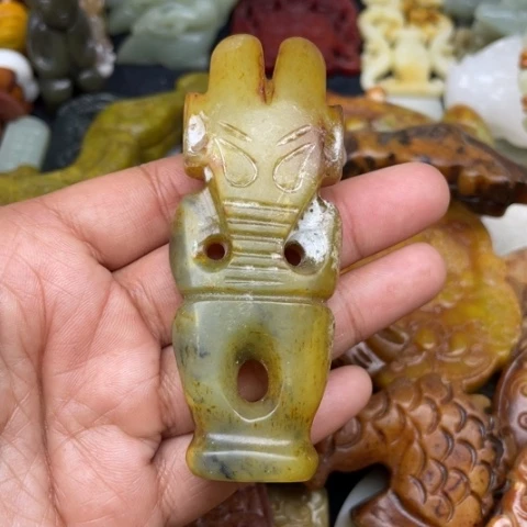 蛇纹石玉颈饰未镶嵌18