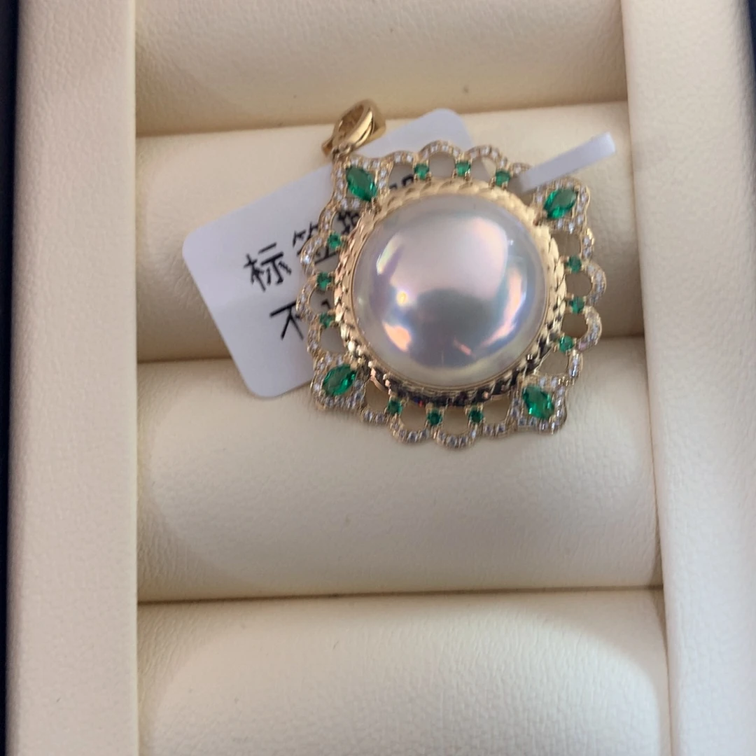 拼合珍珠（马贝珠）颈饰18K金镶嵌