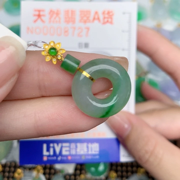 颈饰18K金镶嵌翡翠甜甜圈