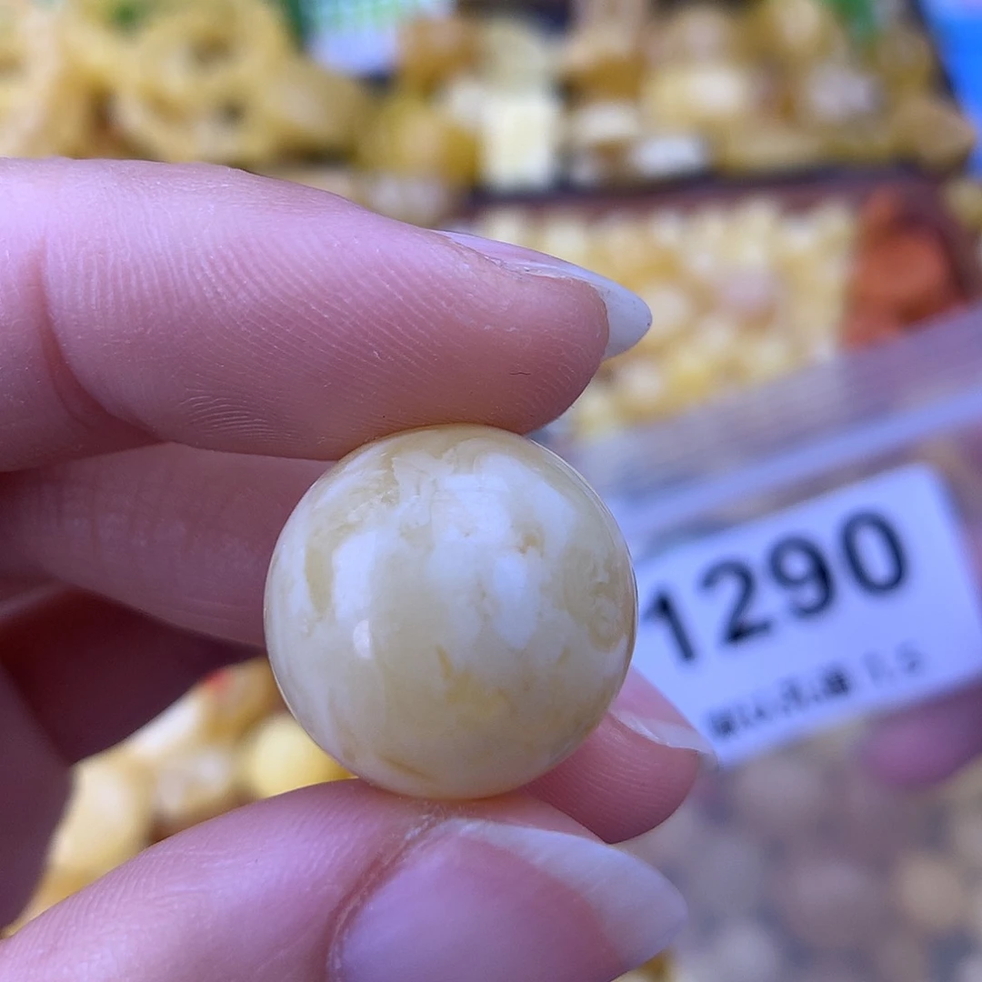 未镶嵌琥珀珠宝奇石17.1