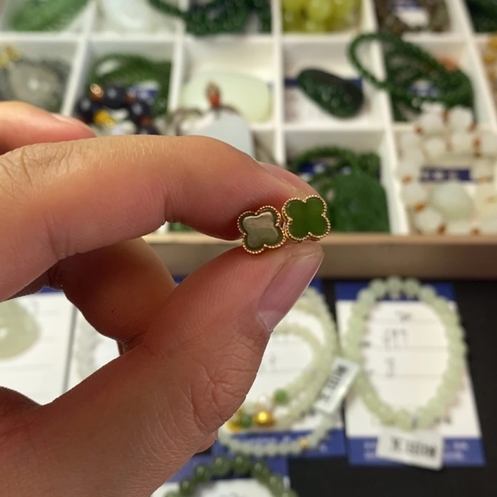 和田玉（碧玉）耳饰18K金镶嵌