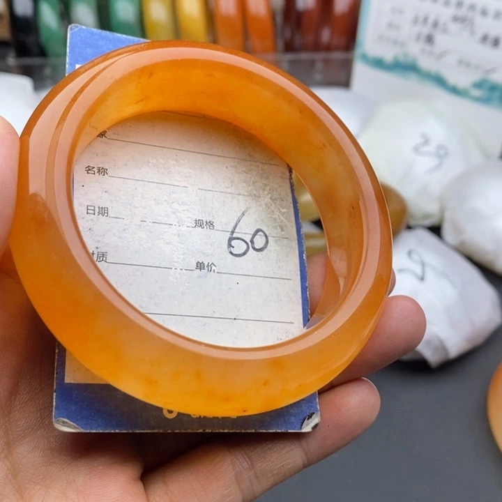 未镶嵌手镯石英质玉
