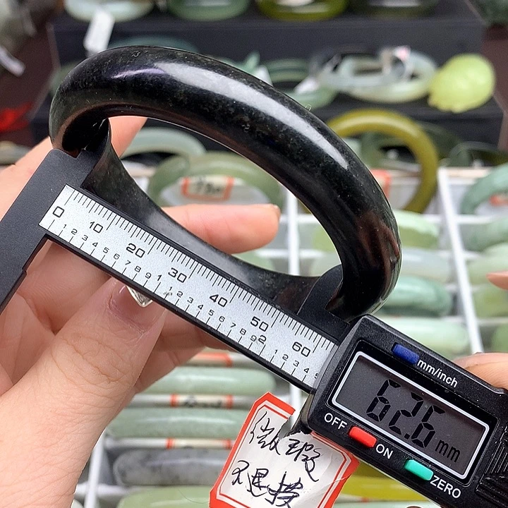 蛇纹石玉手镯未镶嵌970