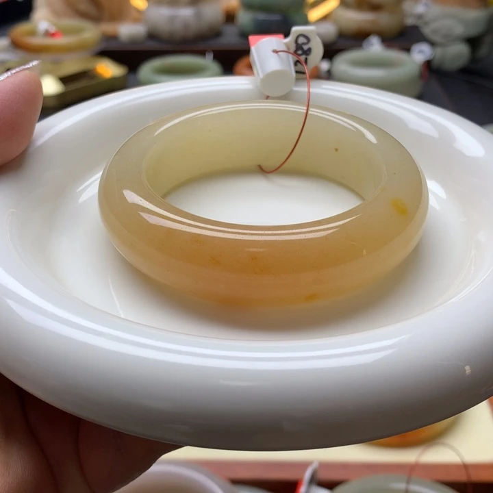 未镶嵌手镯石英岩玉