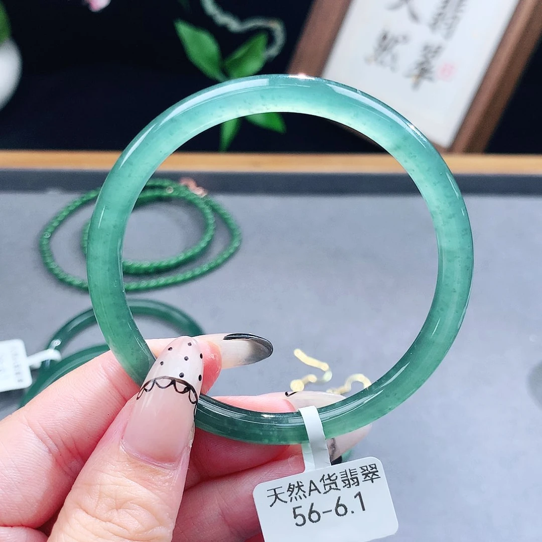 翡翠手镯（圆镯）未镶嵌