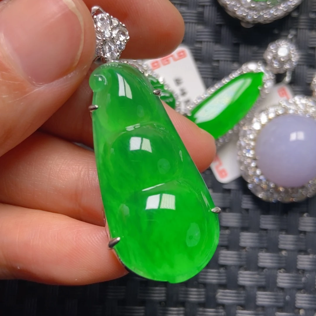 翡翠银S925镶嵌颈饰福豆吊坠