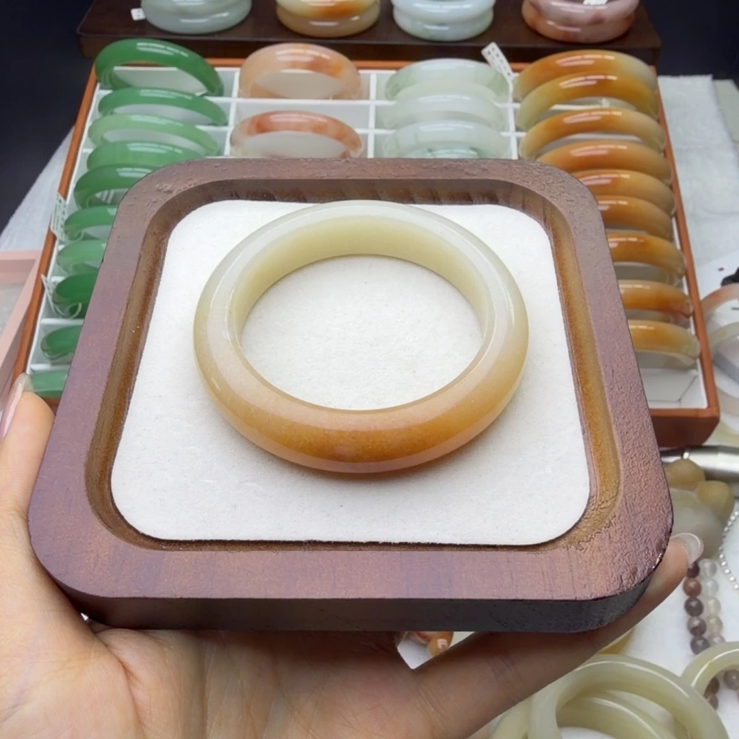 呆****石英质玉（佘太翠）未镶嵌手镯