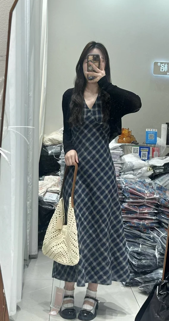 夏季气质名媛连衣裙挂脖露背撞色格子吊带裙+防晒开衫两件套