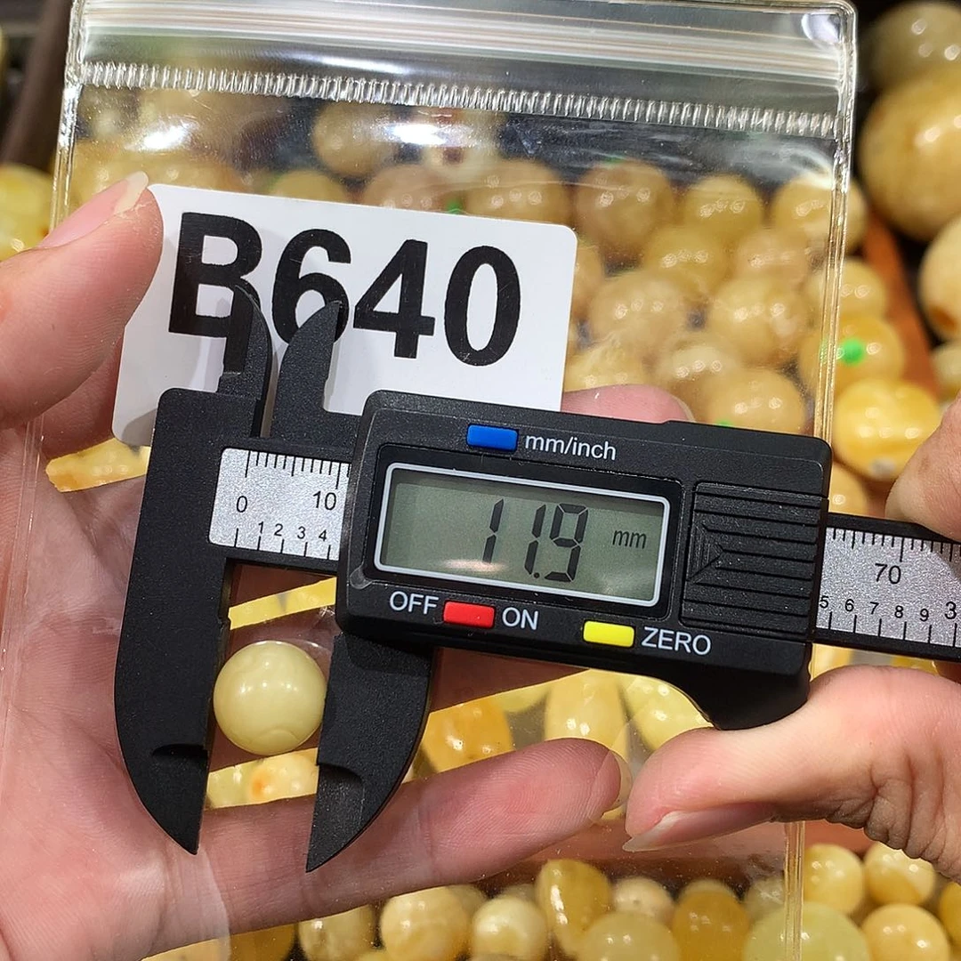 未镶嵌琥珀珠宝奇石
