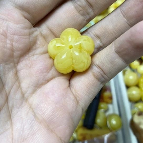 蜜蜡未镶嵌裸石吊坠