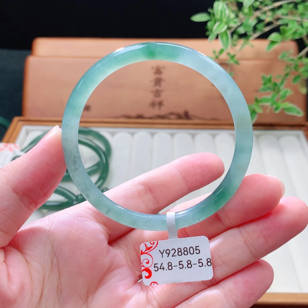 未镶嵌手镯（圆镯）翡翠