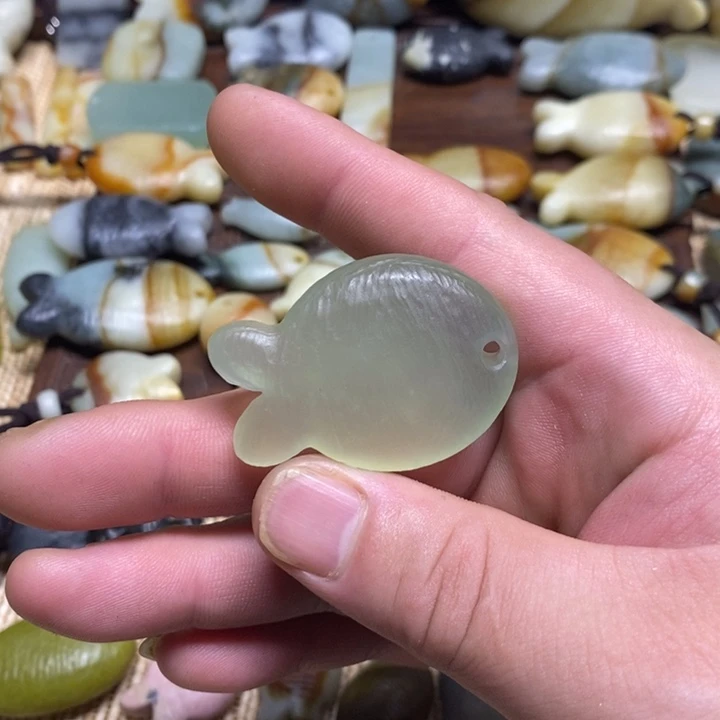 雪***炭蛇纹石玉未镶嵌颈饰