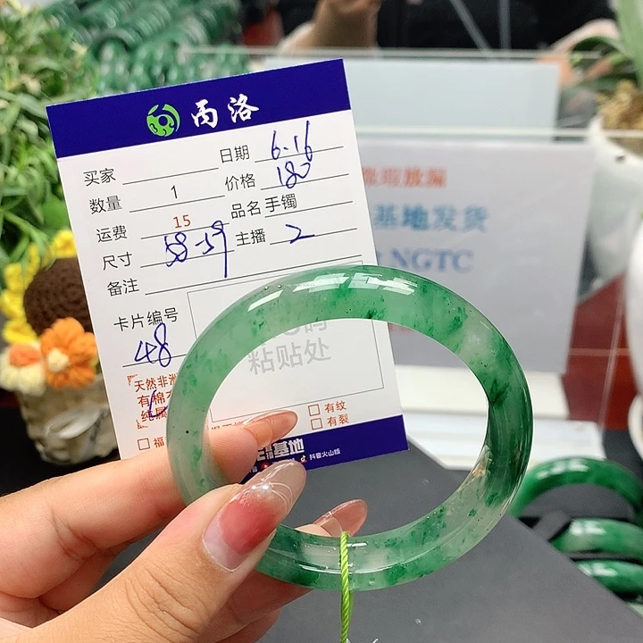 手镯石英质玉未镶嵌桃*吖