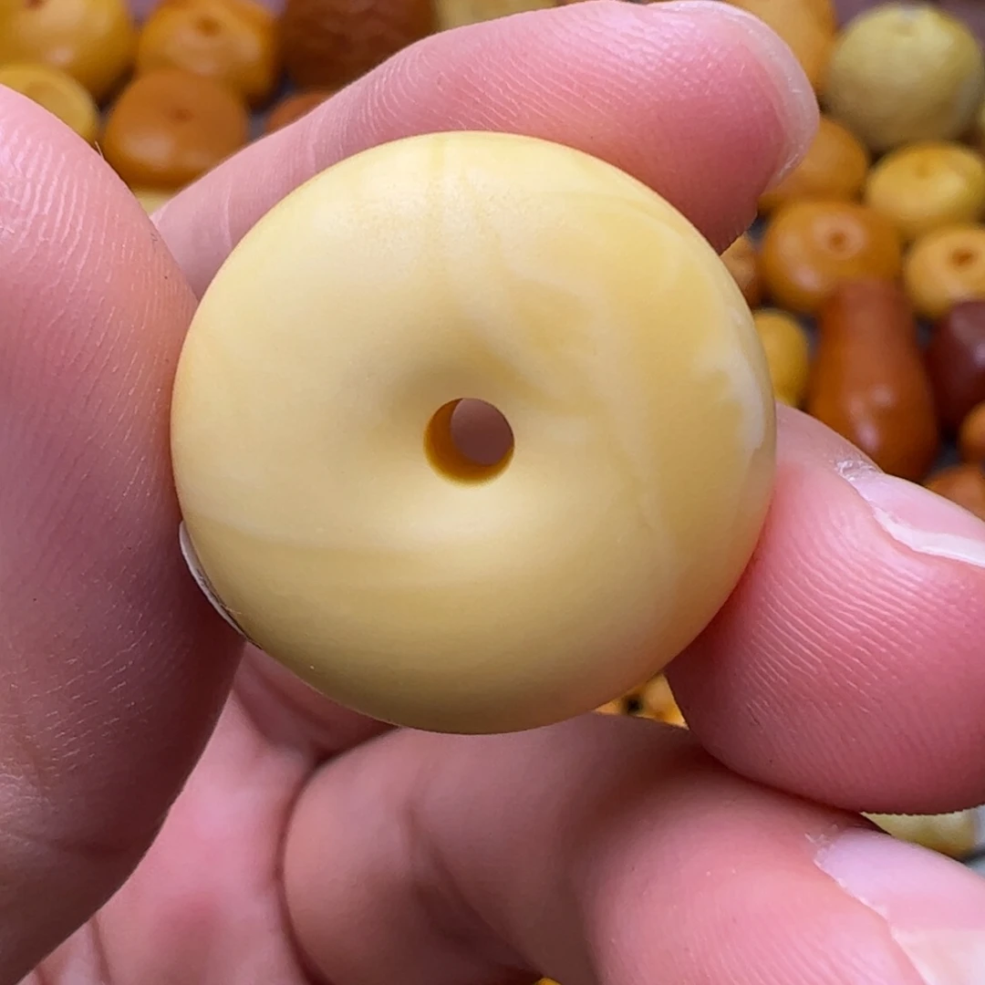 蜜蜡未镶嵌珠宝奇石22.5