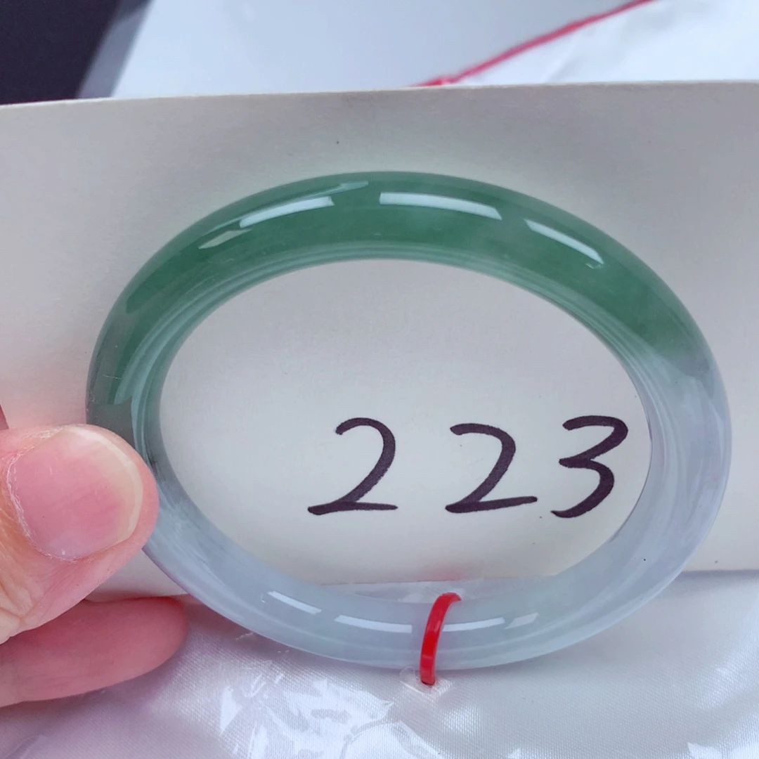 翡翠手镯未镶嵌翡翠