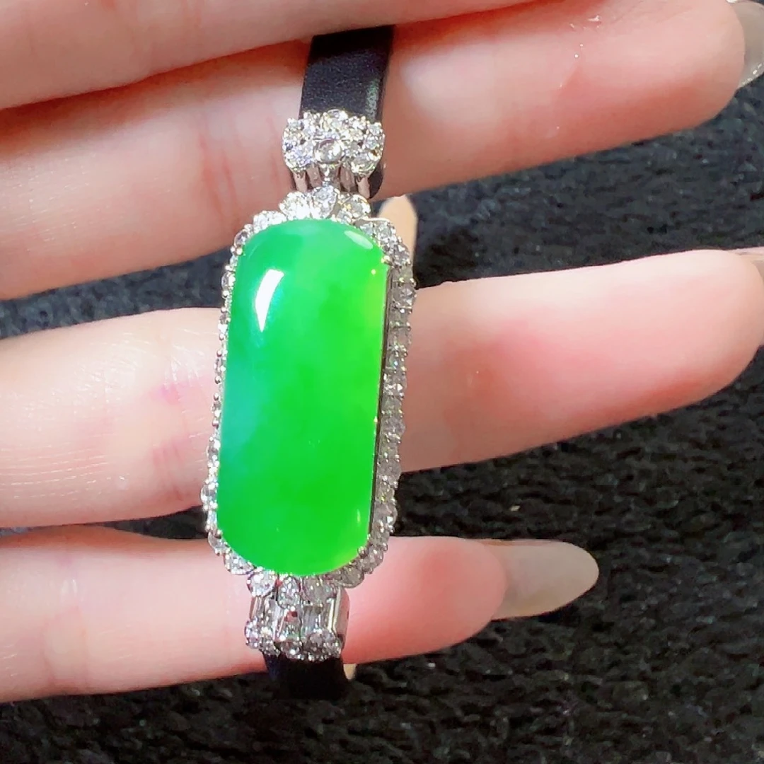 翡翠18K金镶嵌颈饰签收后24小时鉴赏期，过时不退