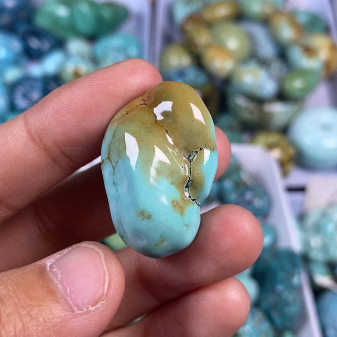 绿松石未镶嵌颈饰