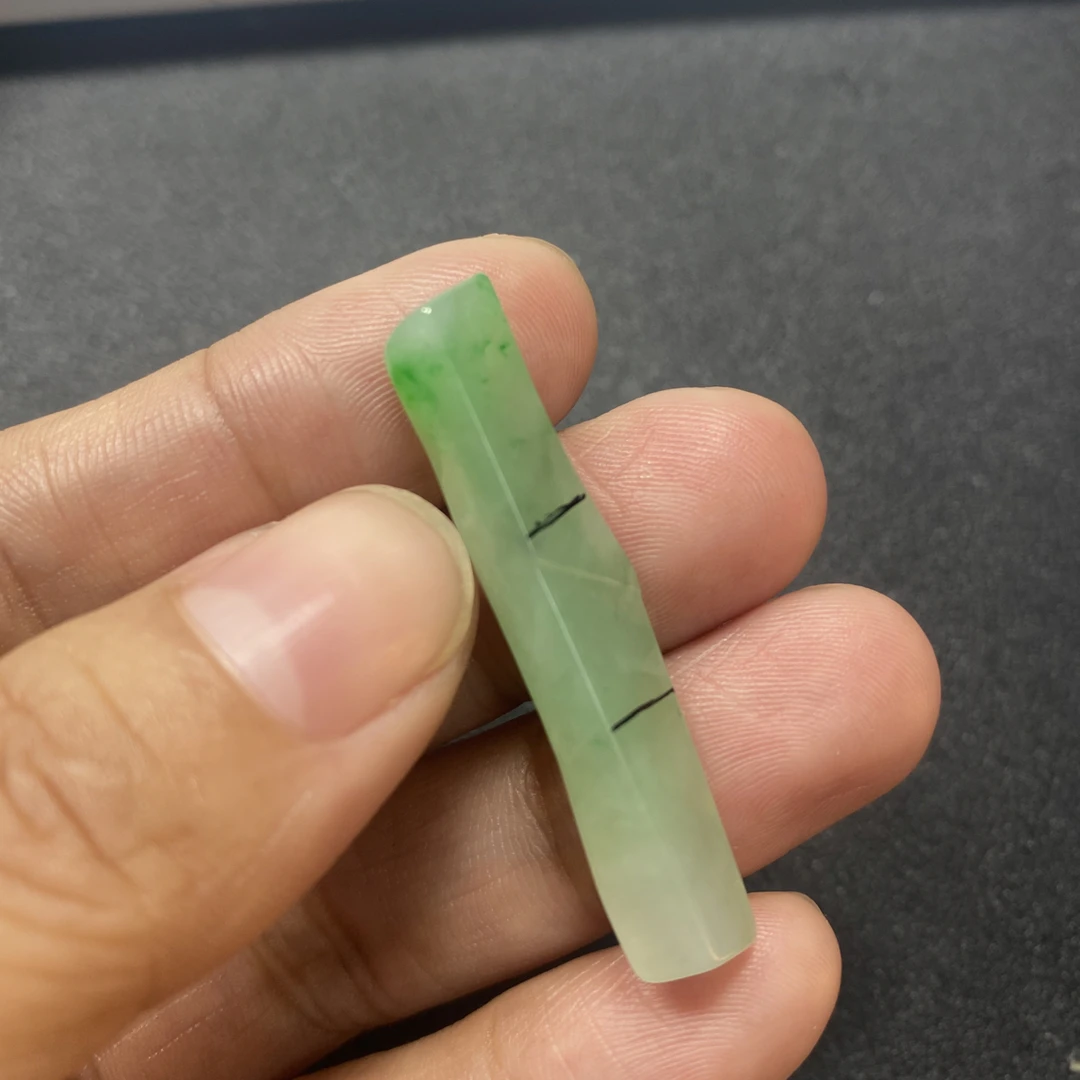 翡翠a货定制切料打孔
