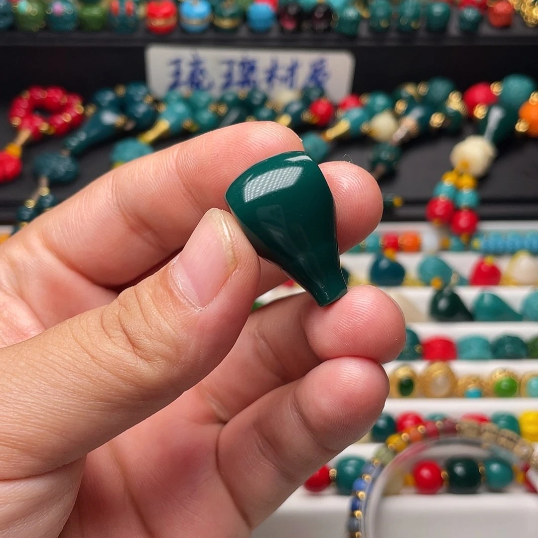 琉璃颈饰琉璃材质