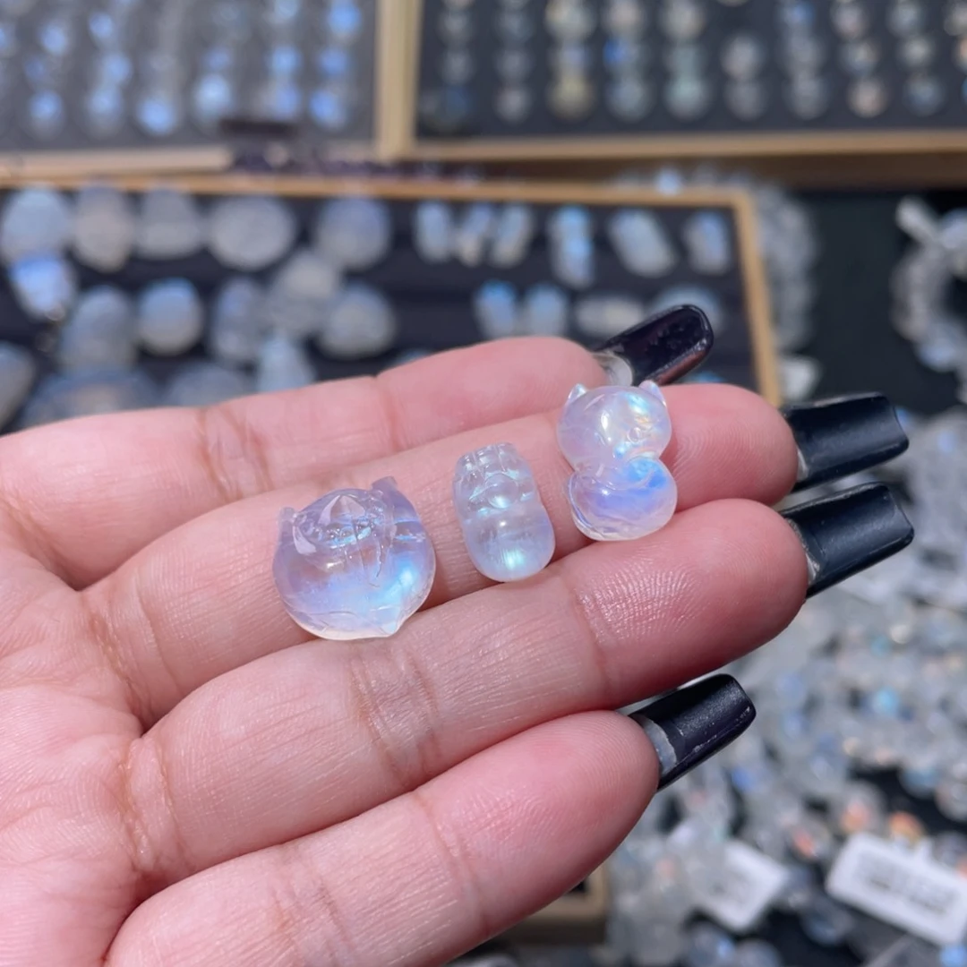 明***️长石未镶嵌裸石印度蓝月光雕刻件3个