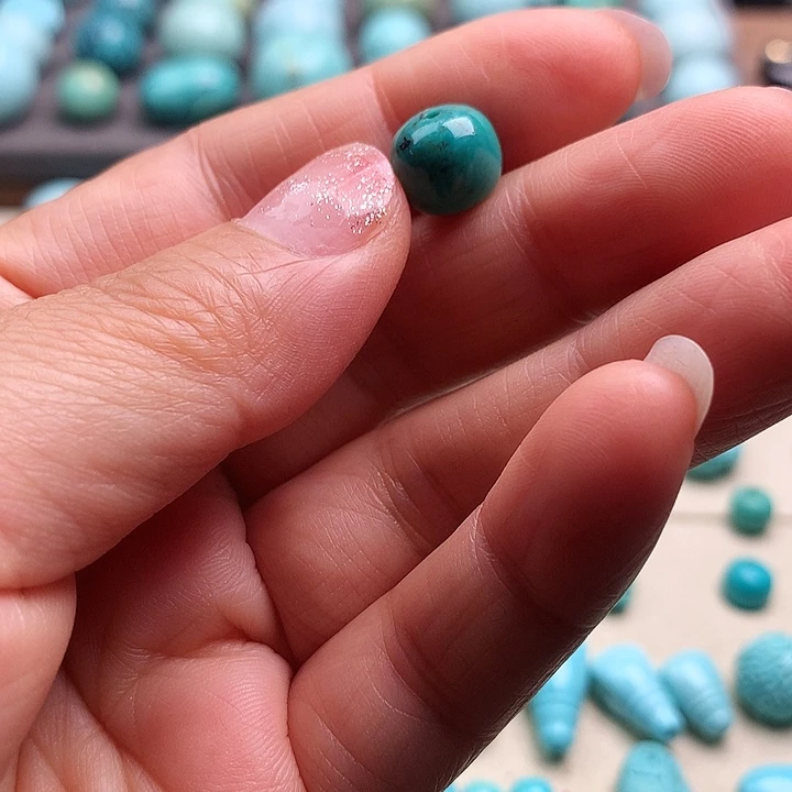 绿松石未镶嵌颈饰