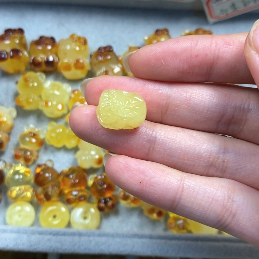未镶嵌颈饰琥珀冷**知貔貅