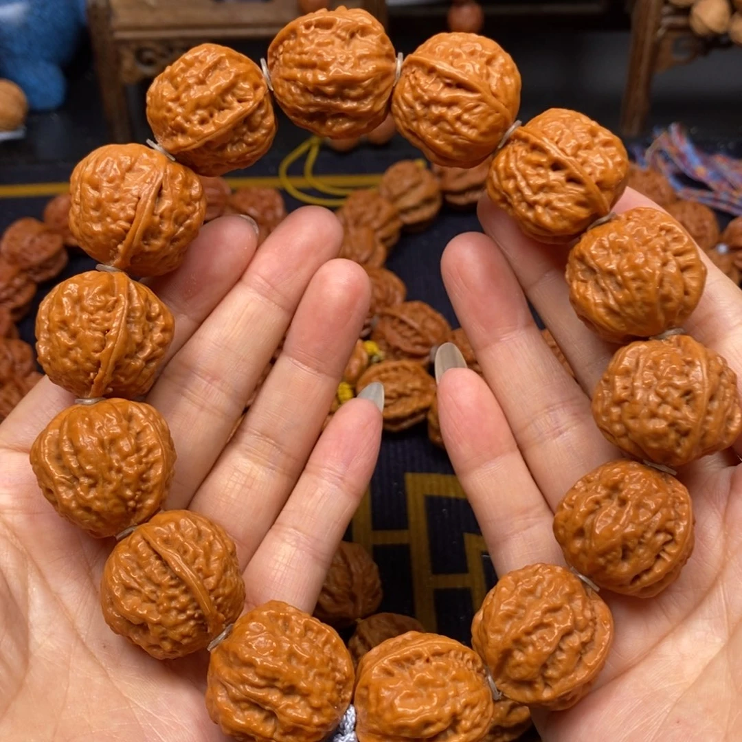 桃核手串水晶蛤蟆头