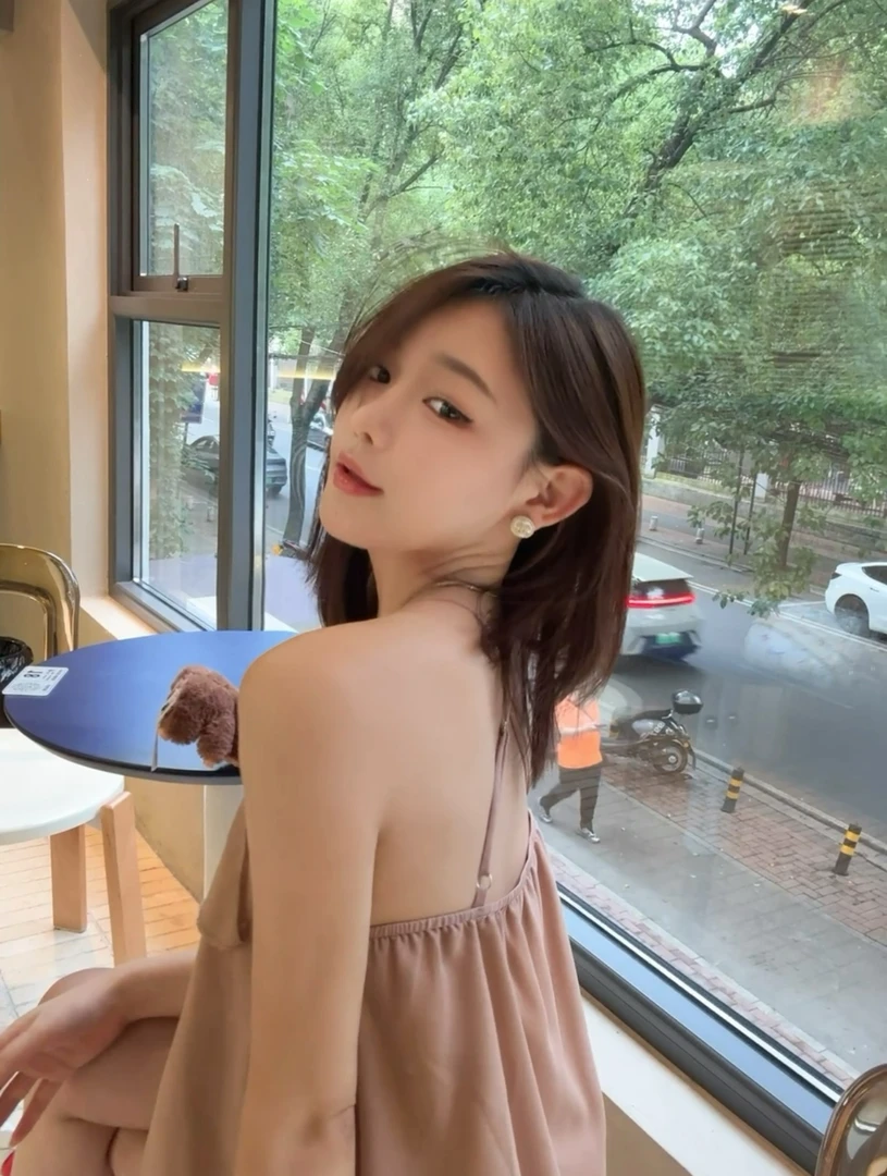 JJio【奶茶波波】奶茶色显白吊带纯欲上衣