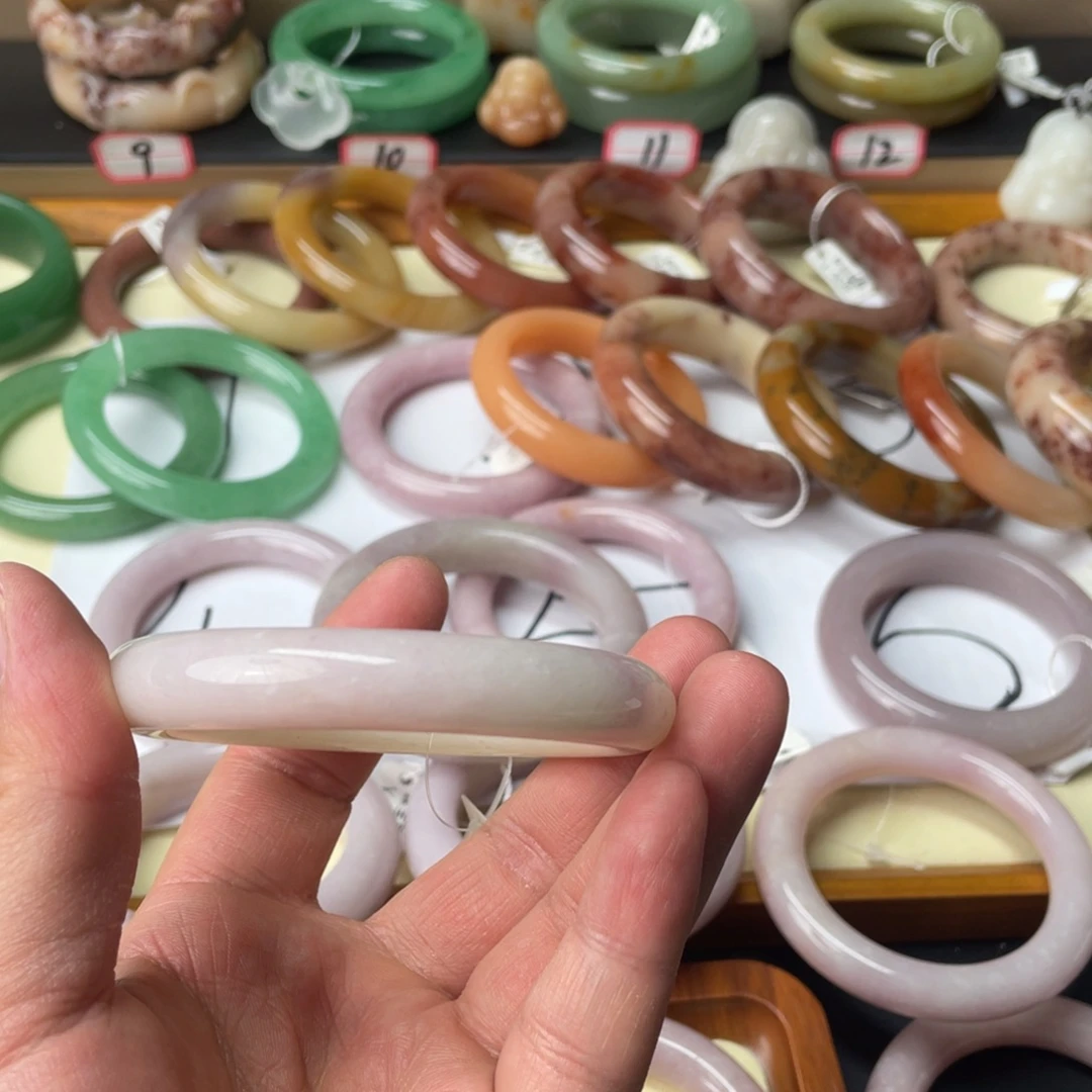 〃***、石英质玉未镶嵌手镯