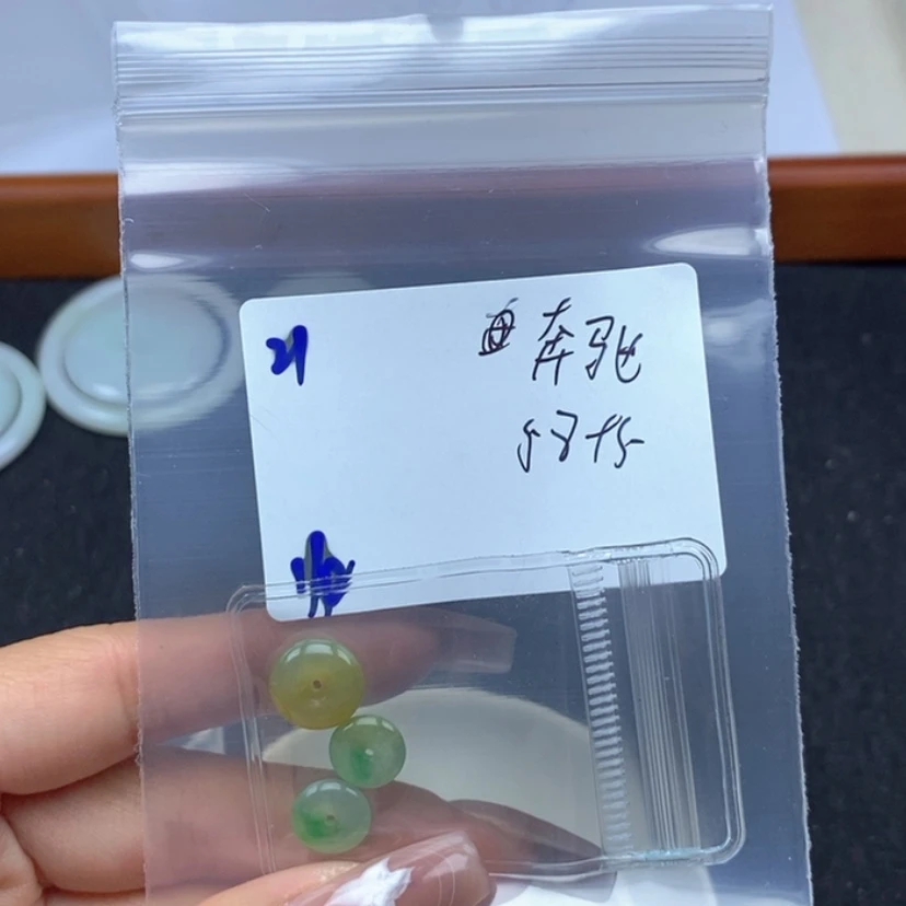 【闪购商品】翡翠颈饰未镶嵌奔***鹿