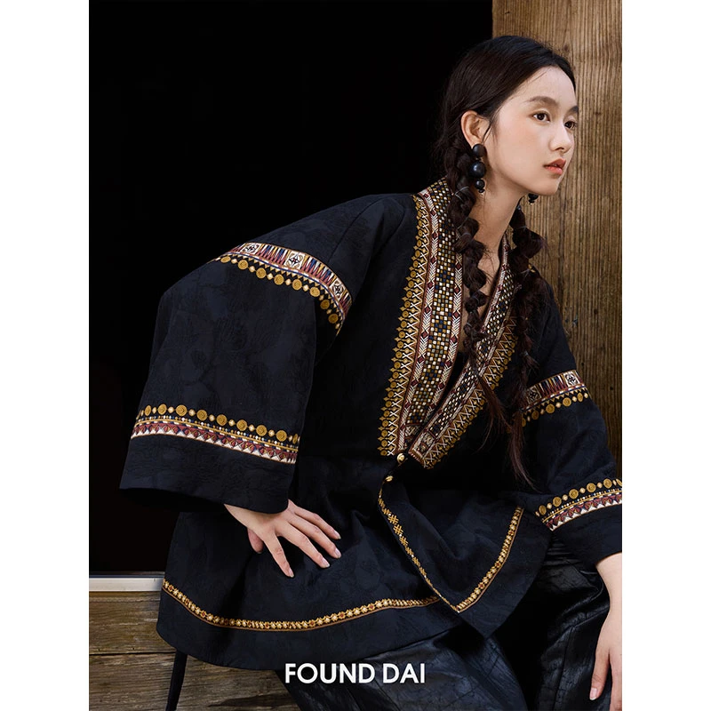 苗族风格刺绣 | 76万多针刺绣 | 新中式交叠门襟外套
