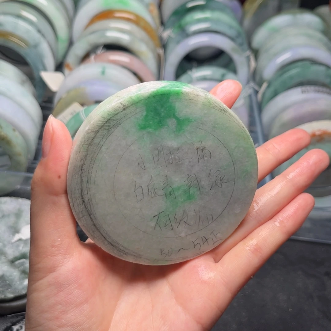 定制翡翠未镶嵌手镯白底青辣绿50-54