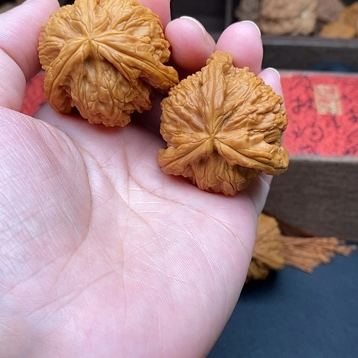 用***8把件文玩核桃白奔