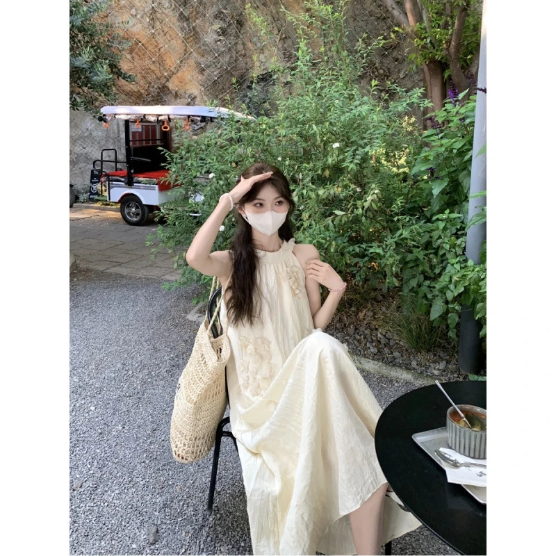 韩系法式气质设计感优雅立体花朵挂脖连衣裙2025夏季新款时尚裙子