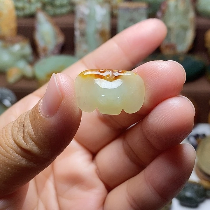岫岩河磨玉（透闪石质玉）未镶嵌颈饰