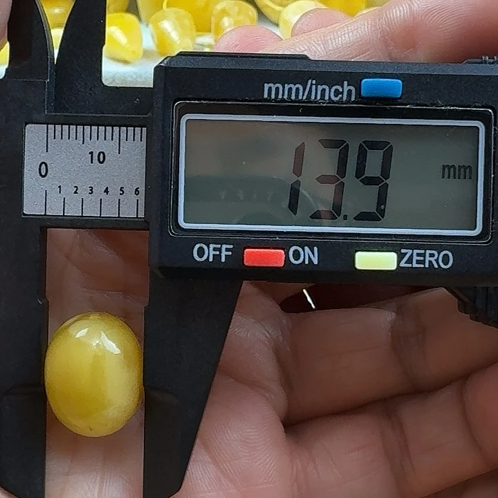 蜜蜡未镶嵌裸石13杂