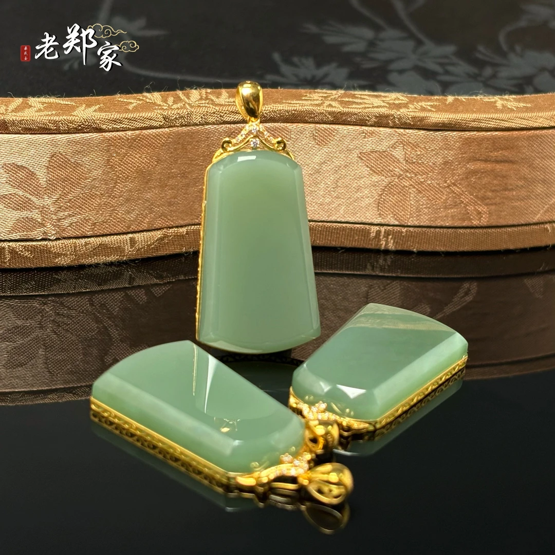 【老郑家】18k金和田玉无事牌吊坠 3230-2 多样性发1件