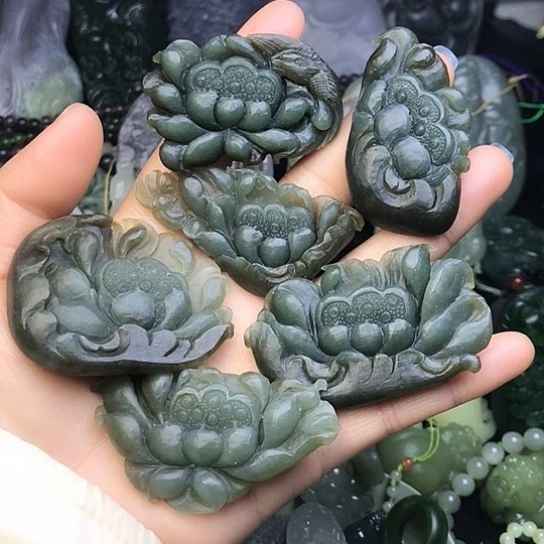 和田玉未镶嵌挂件多样性