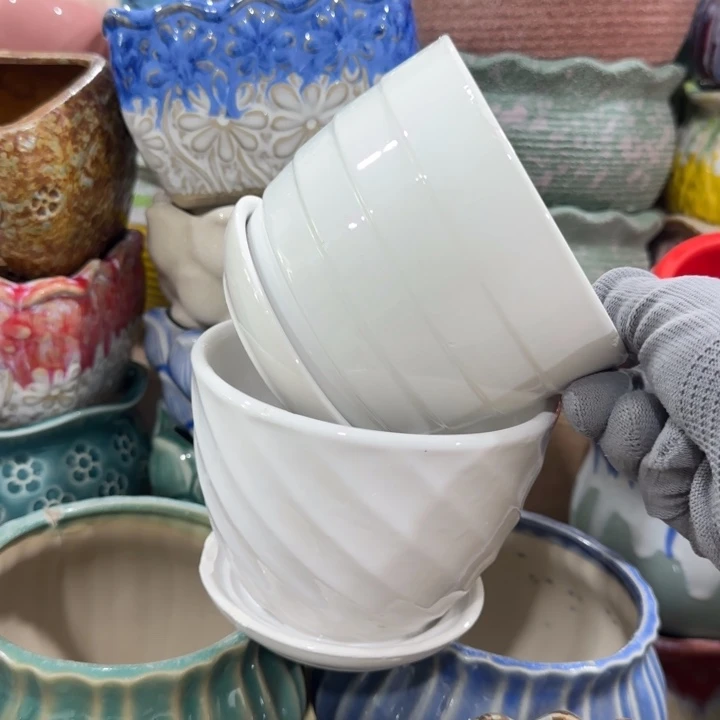 凑9块包邮，有孔，陶瓷花盆