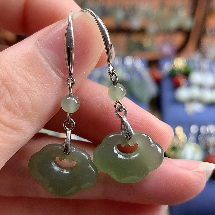 和田玉银S925镶嵌耳饰如意锁湖水绿
