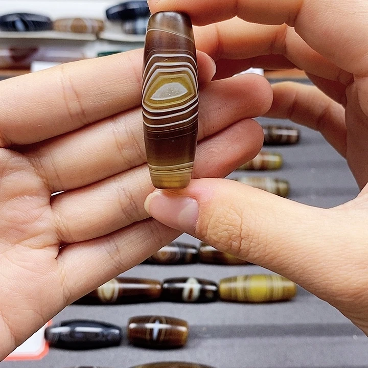 宝****玛瑙/玉髓合金珠宝半成品