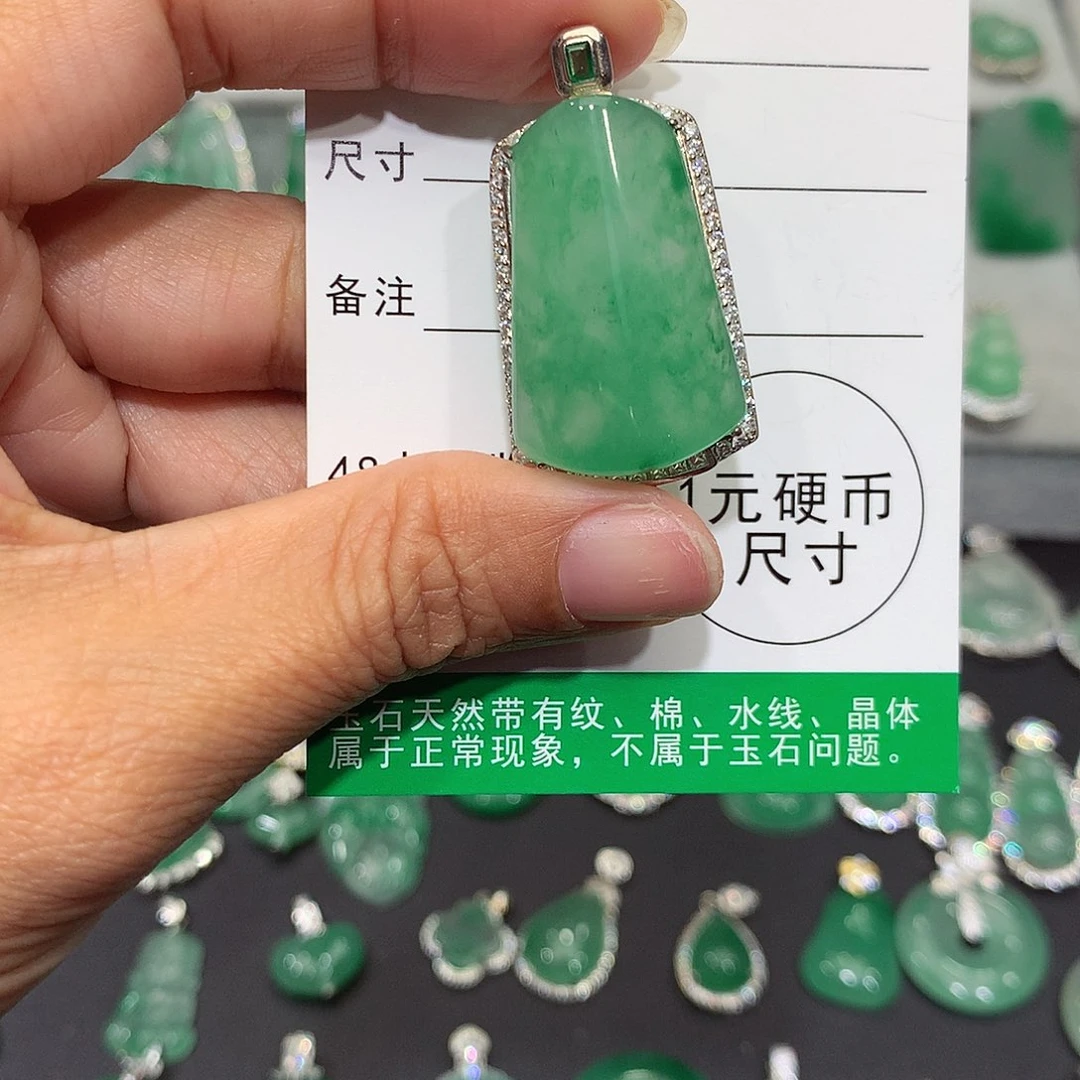 颈饰银S925镶嵌石英质玉（非洲翠）