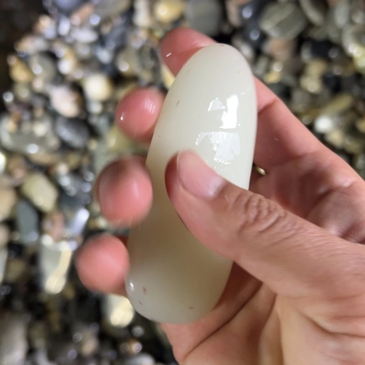 和田玉（糖玉）未镶嵌珠宝奇石