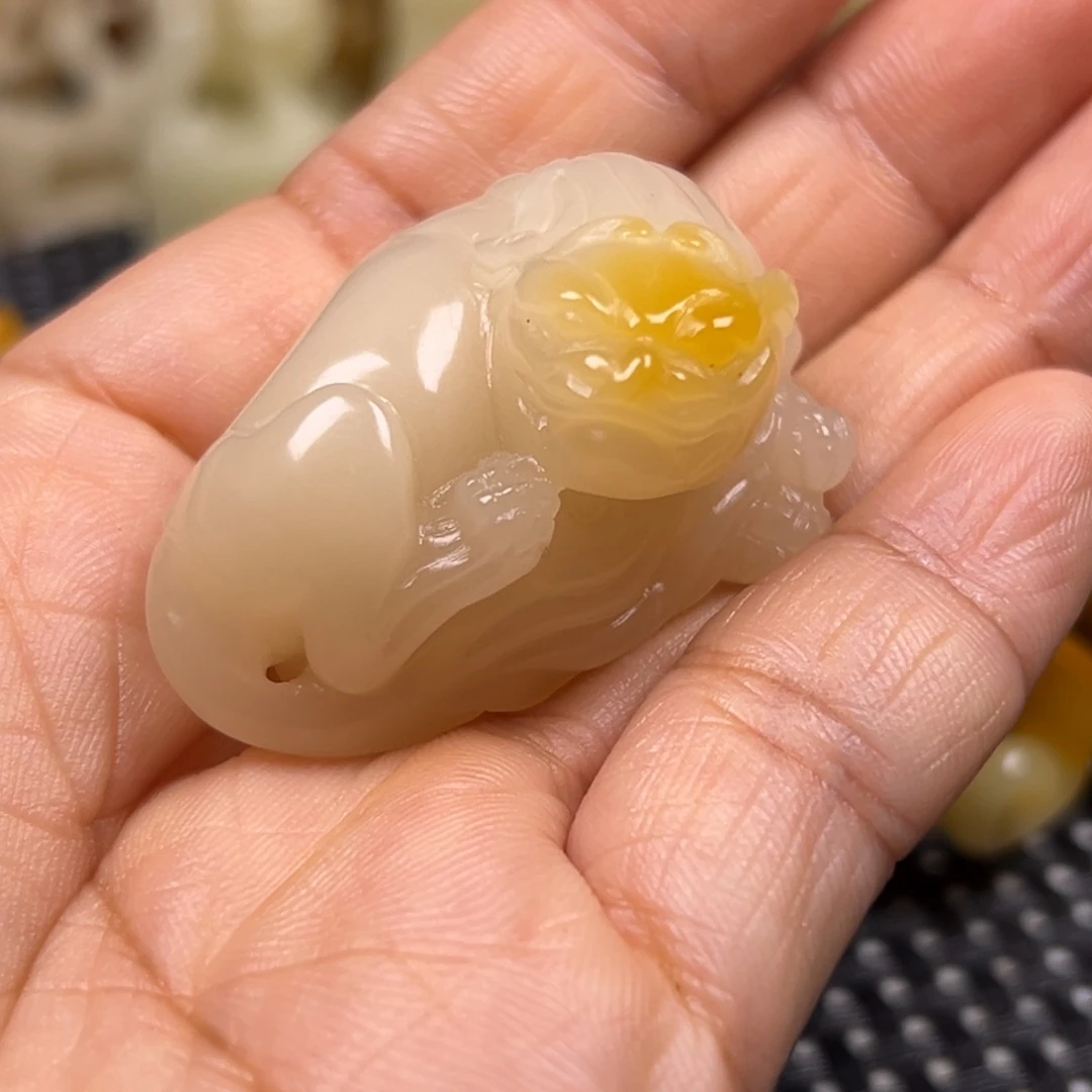 不***典寿山石印石瑞兽手把件雅玩