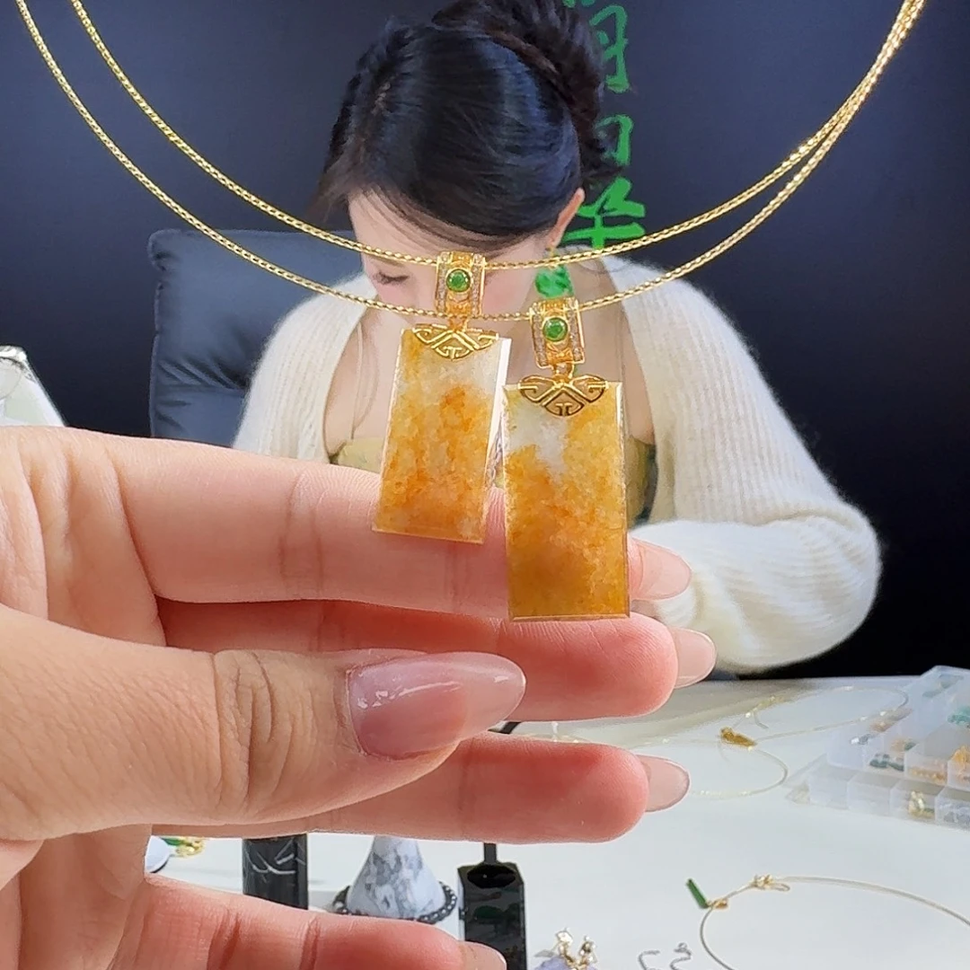 翡翠银S925镶嵌吊坠(赠链)多样性发货发其一发925镶嵌赠银项圈