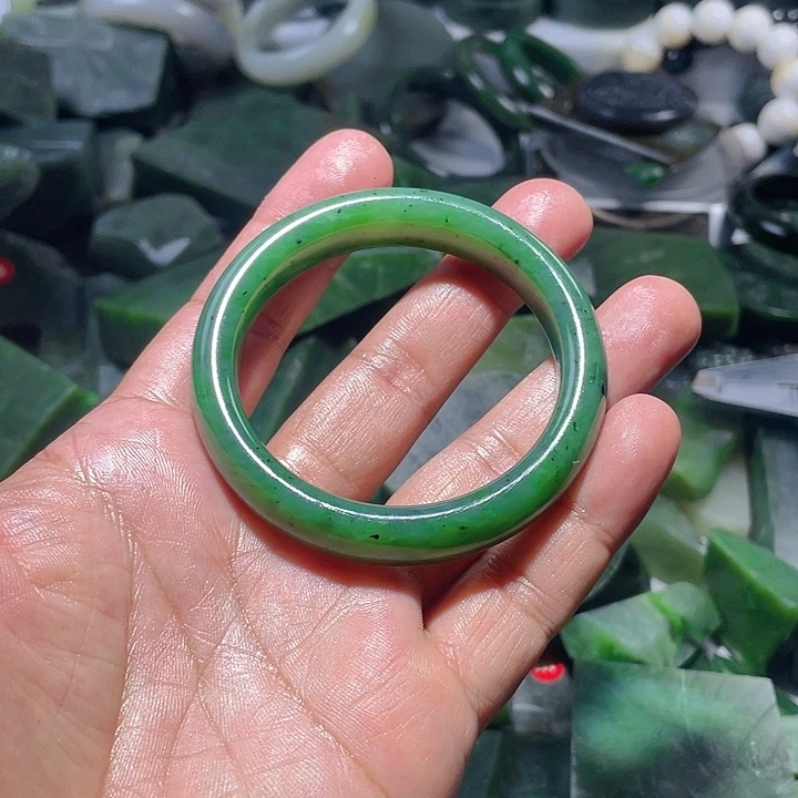 和田玉（碧玉）未镶嵌手镯