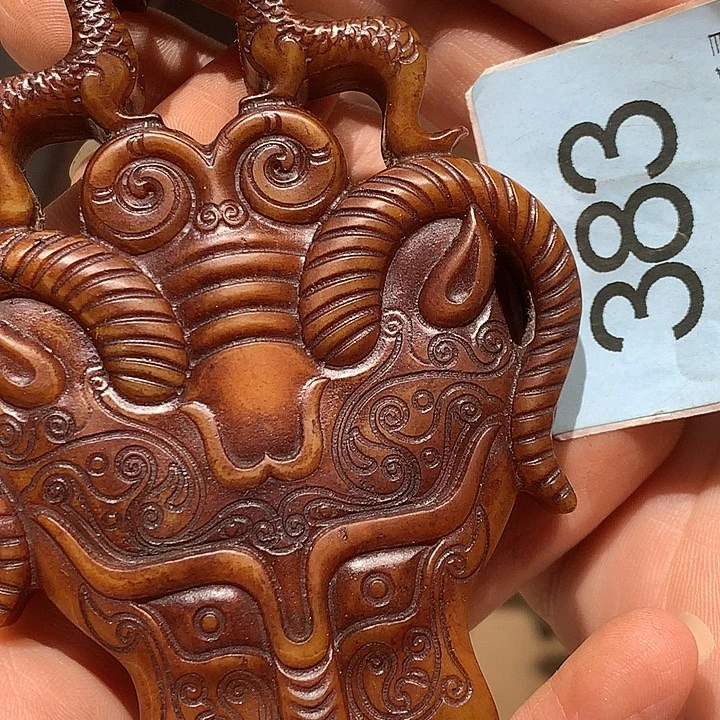 曹***伟和田玉未镶嵌挂件