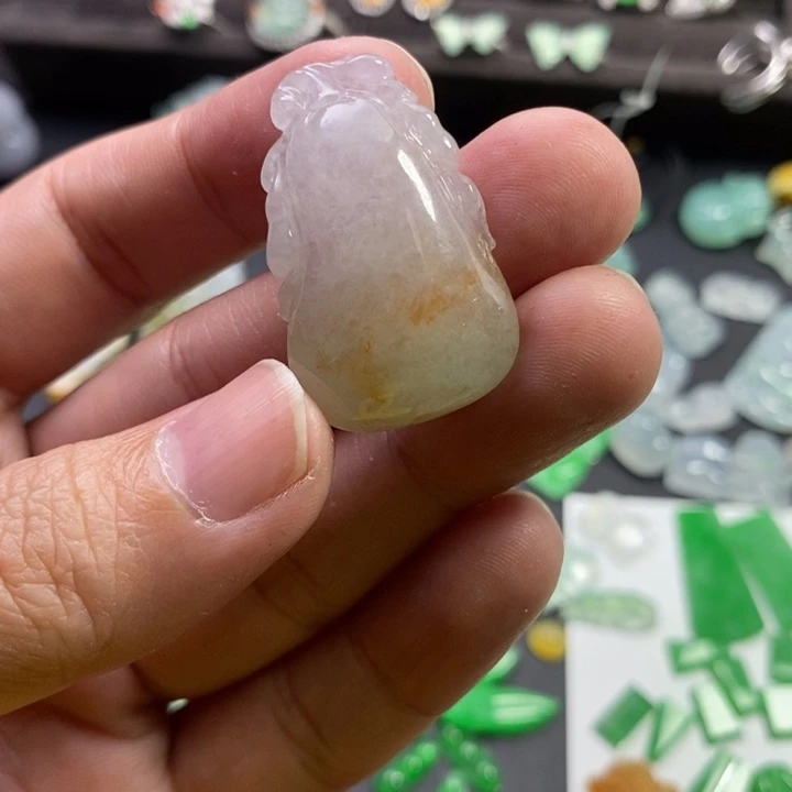 栋***园翡翠未镶嵌颈饰瓜