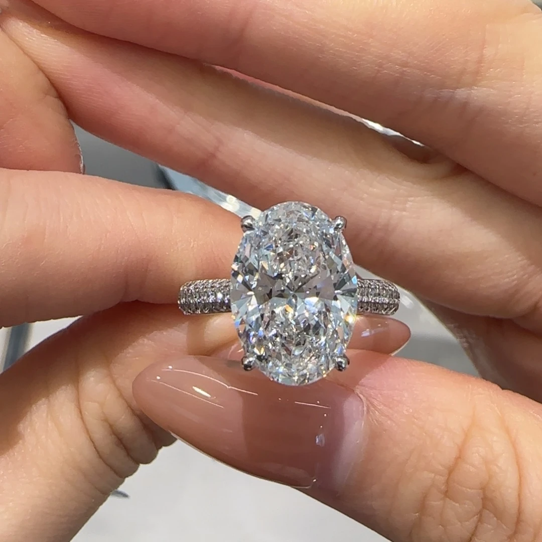 有***我实验室培育钻石铂Pt950镶嵌5卡椭圆