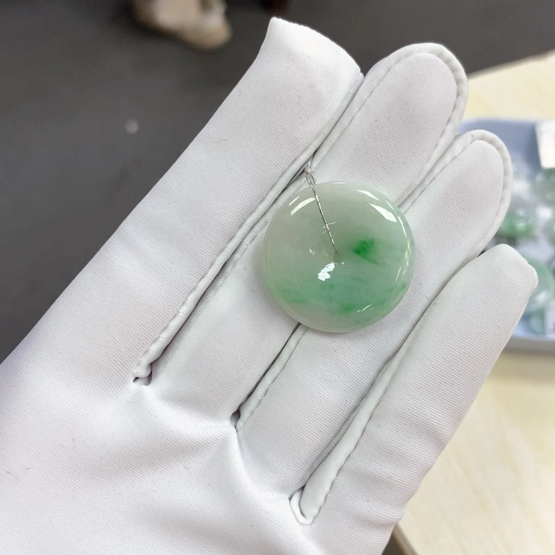 翡翠颈饰未镶嵌平安扣